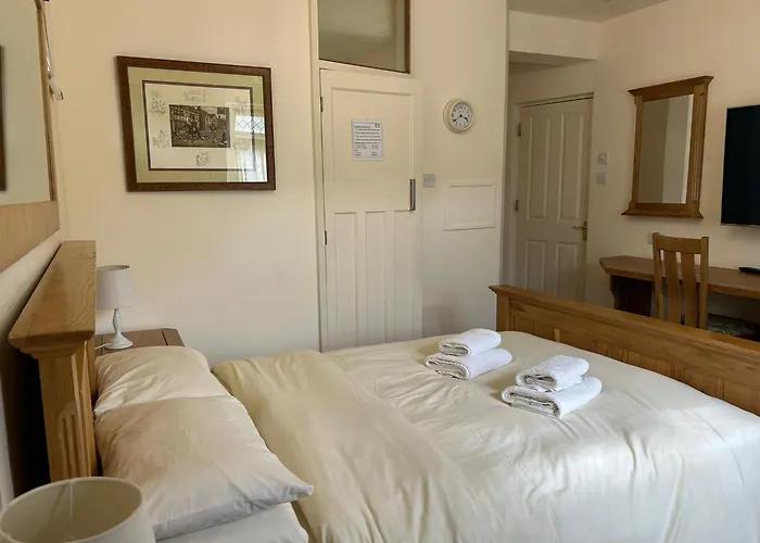 Oakwood Bed And Breakfast Heathrow