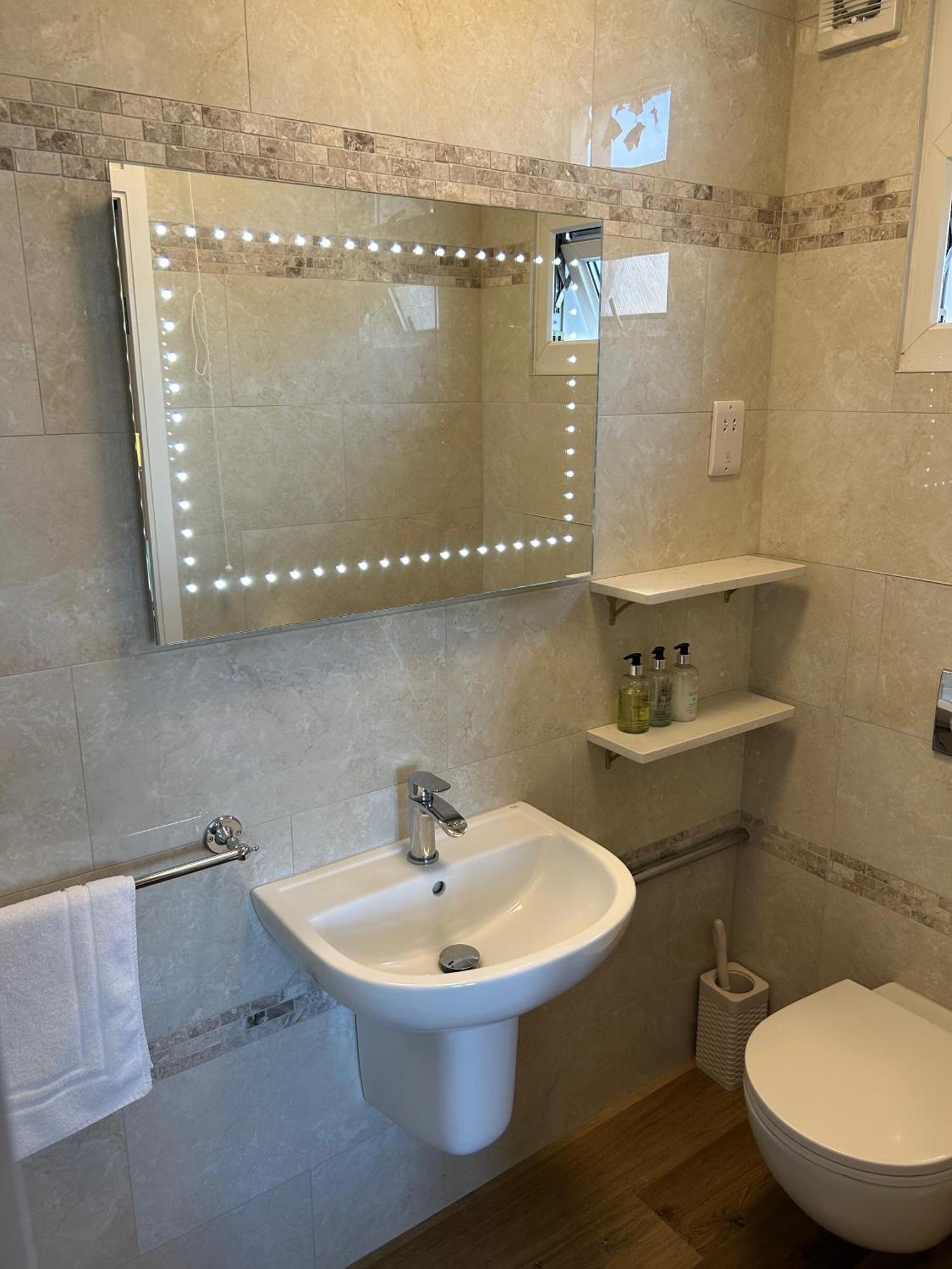 Oakwood Heathrow 2*