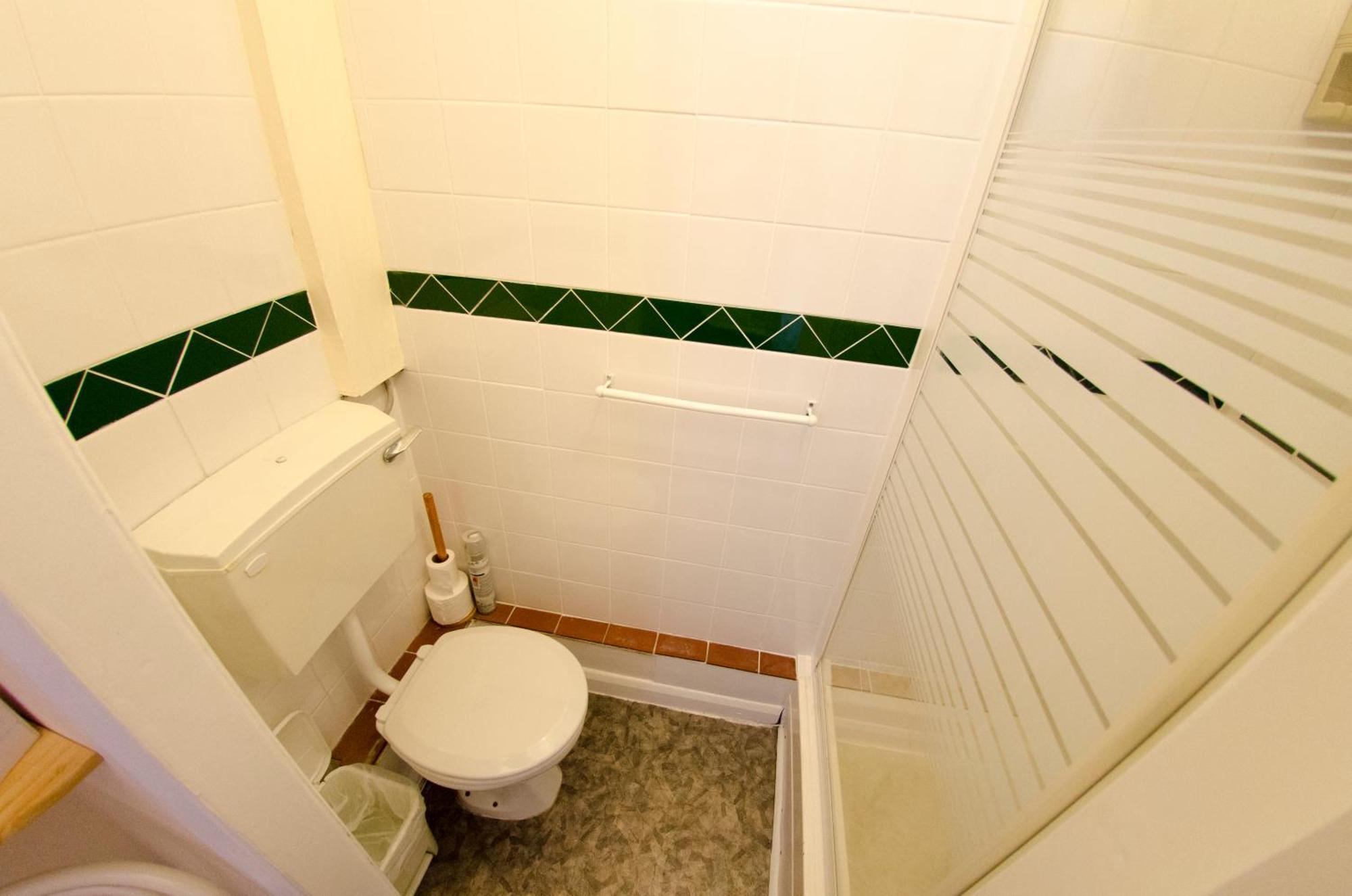 Oakwood Heathrow Bed & Breakfast Hillingdon